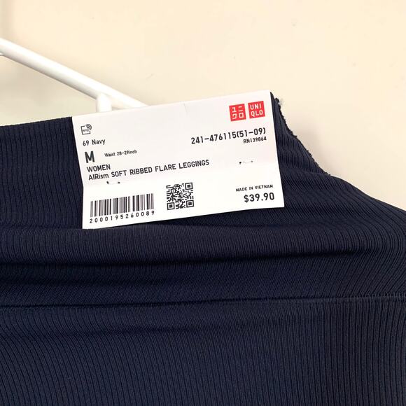 Uniqlo AIRism Soft Ribbed Flare Leggings in Navy Blue - Picture 6 of 9